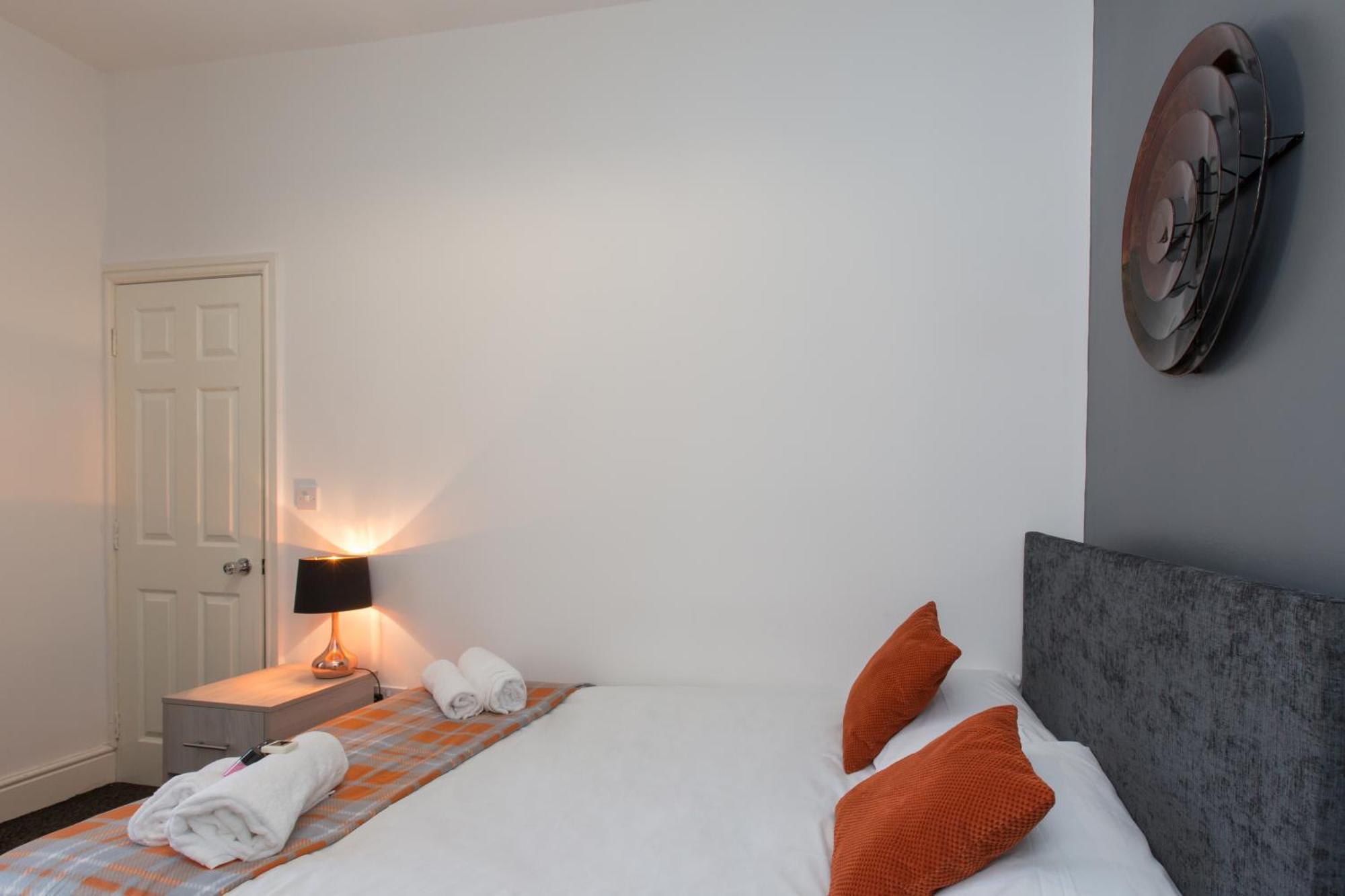 Townhouse @ Corporation Street Stoke Bed & Breakfast Стая снимка