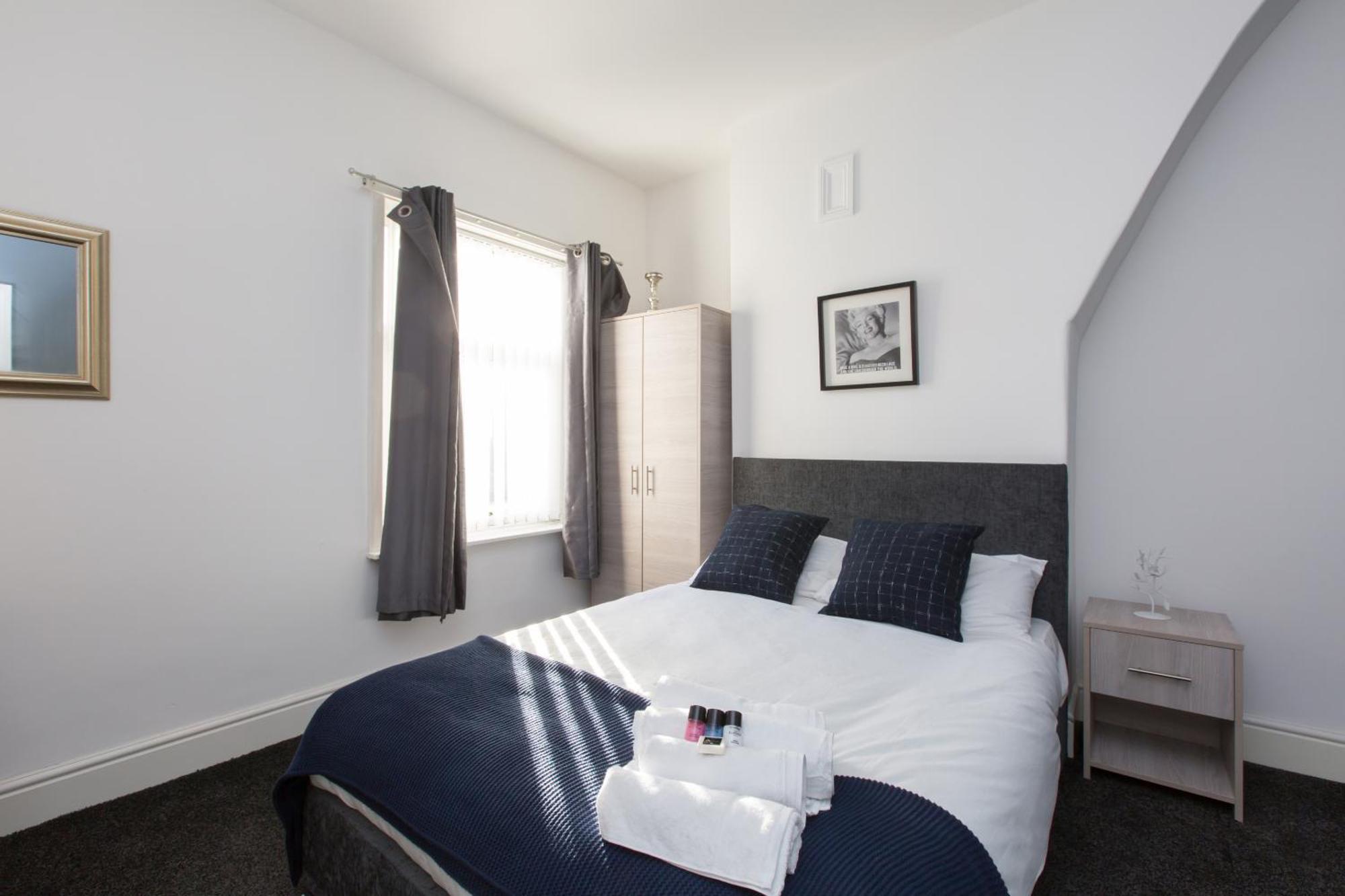 Townhouse @ Corporation Street Stoke Bed & Breakfast Стая снимка